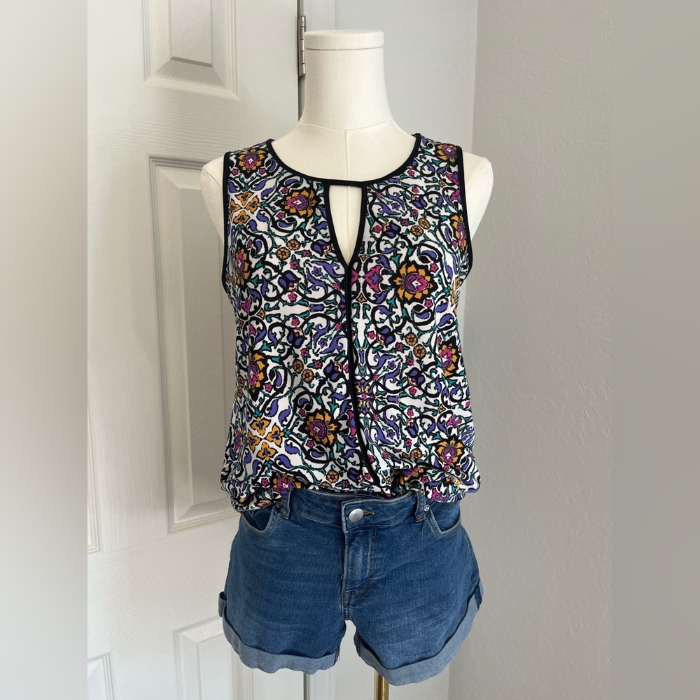 Floral Patterned Sleeveless Top